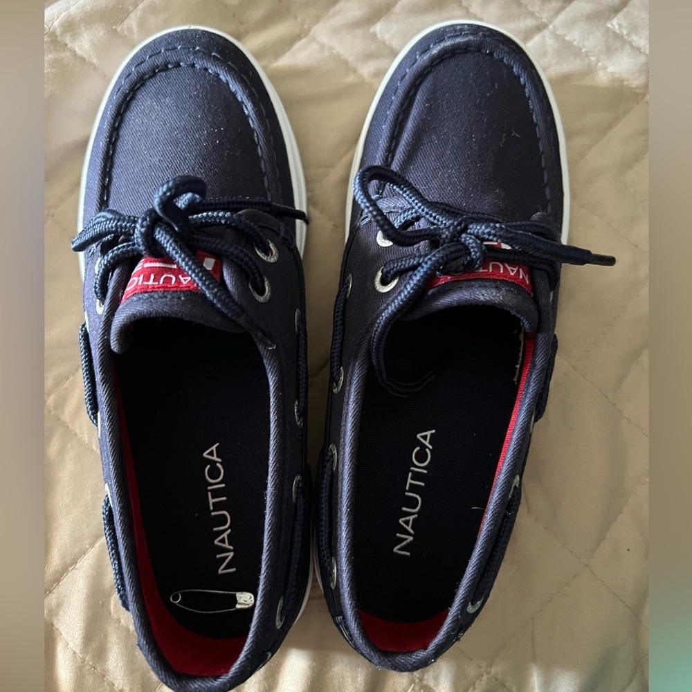 NWOB Nautica Boys' Spinnaker Boat Shoes -Size 1
l - Picture 2 of 9